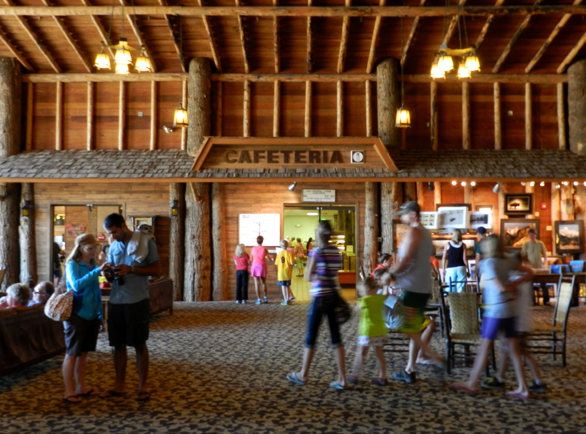 http://yellowstoneinsider.com/wp-content/uploads/2016/05/old-faithful-lodge-cafeteria.jpg