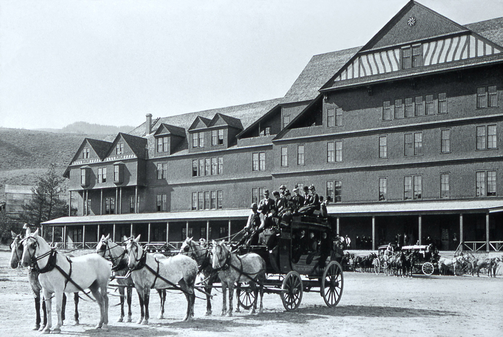 Mammoth Hotel with stagecoaches;Photographer unknown;No date