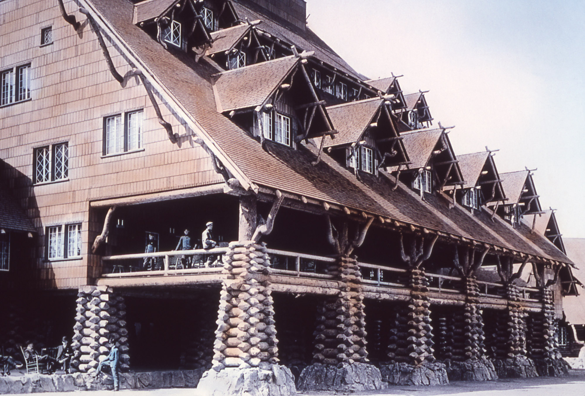 Old Yellowstone History Of The Old Faithful Inn Yellowstone Insider