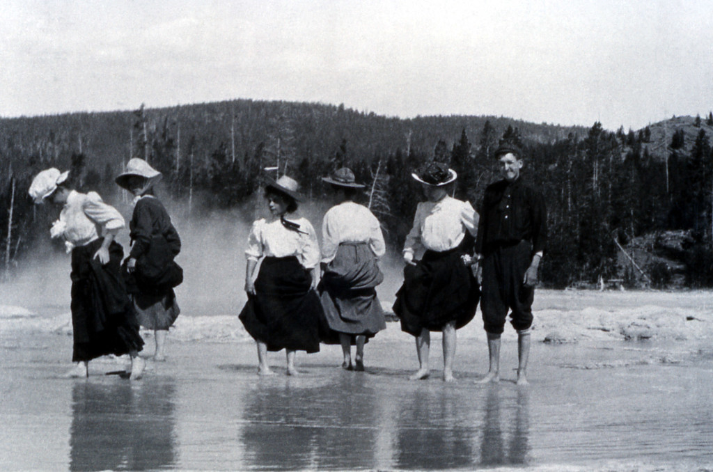 Tourists wading in Great Fountain;Photographer unknown;1908