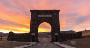 Roosevelt Arch, 2019, NPS